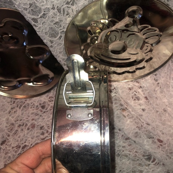 Silver Cake Pan Set with Bear and Clown Designs, spring form pan. - Picture 4 of 8